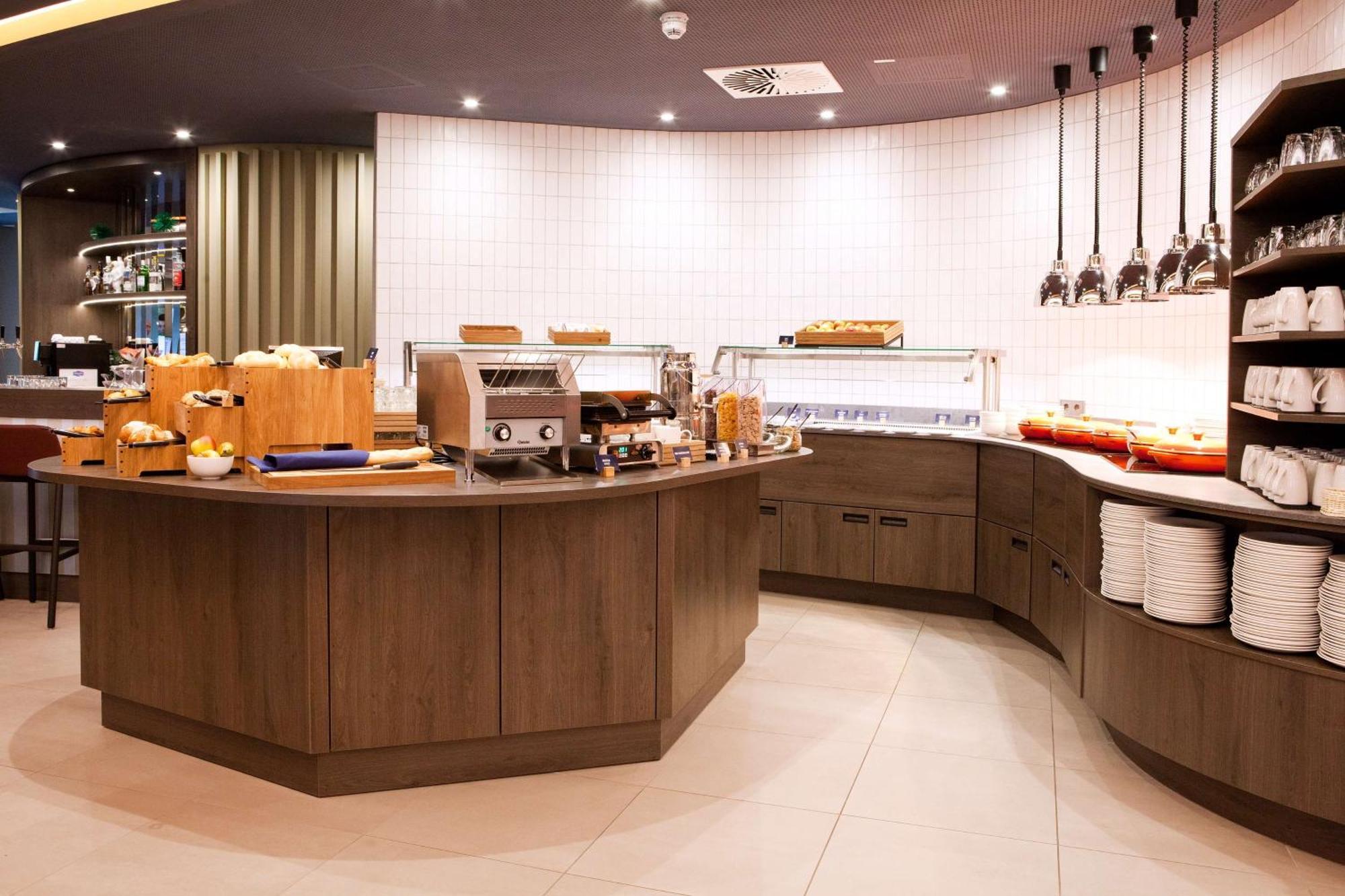 Hotel Hampton By Hilton Ratisbona Exterior foto
